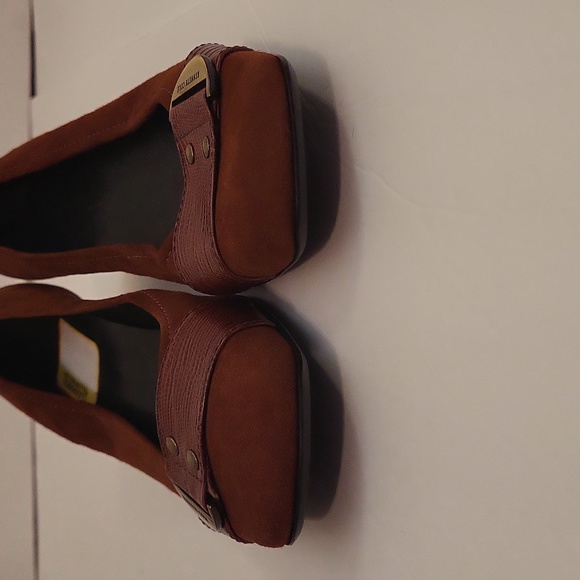 NWOB Brown Suede Kenneth Cole Heels, Size 8 - Picture 3 of 10